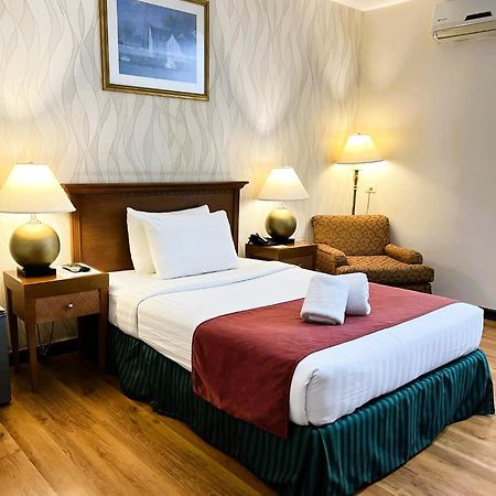 Royal Suites Condotel Kalibo Exteriör bild