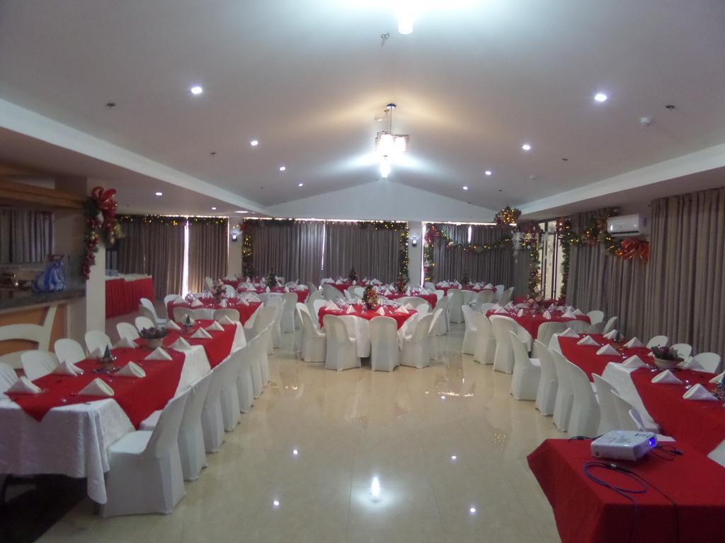 Royal Suites Condotel Kalibo Exteriör bild