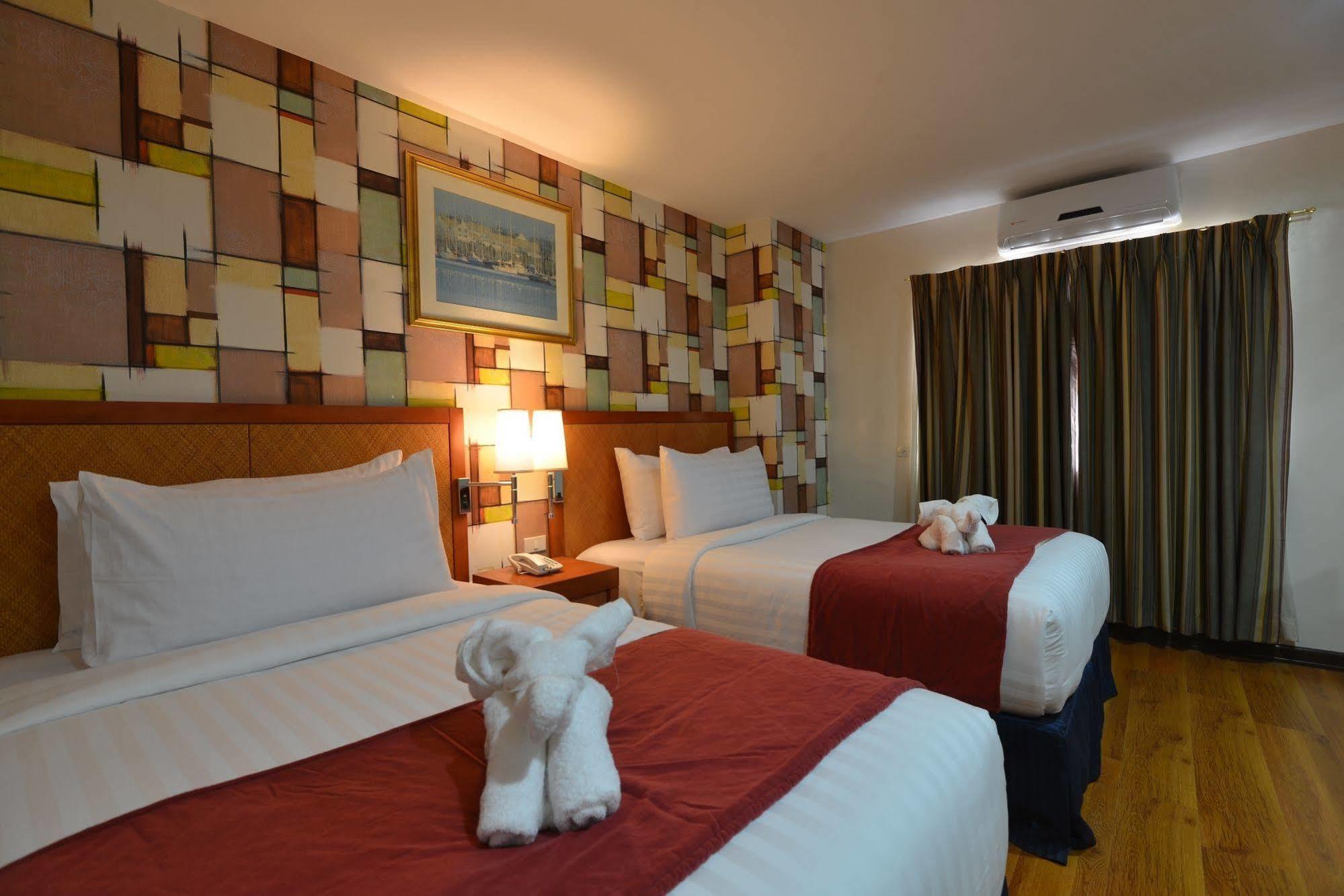 Royal Suites Condotel Kalibo Exteriör bild