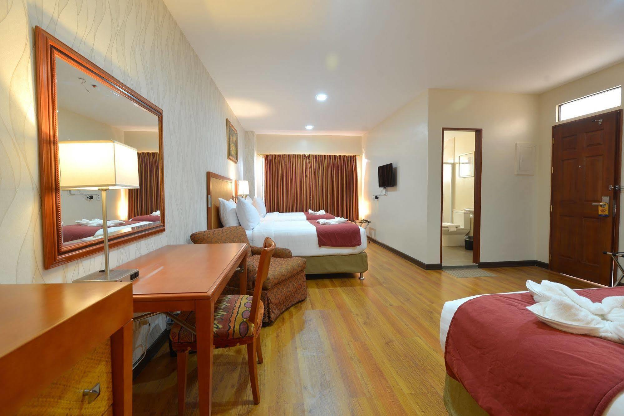 Royal Suites Condotel Kalibo Exteriör bild