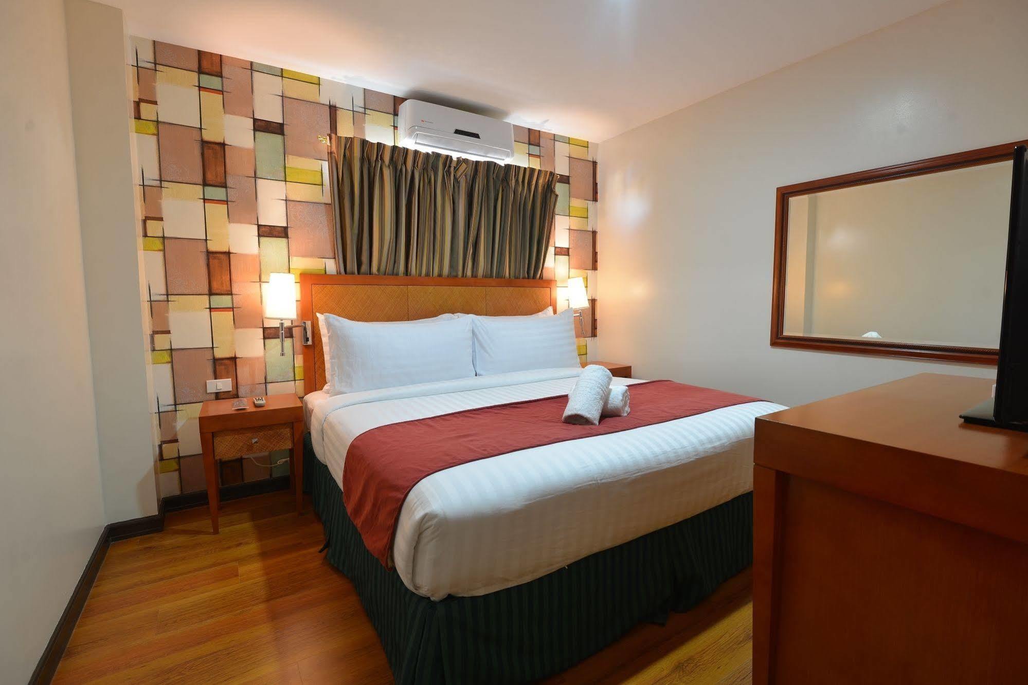 Royal Suites Condotel Kalibo Exteriör bild